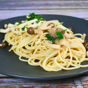 Spaghetti with Shimeji Mushrooms and Parsley